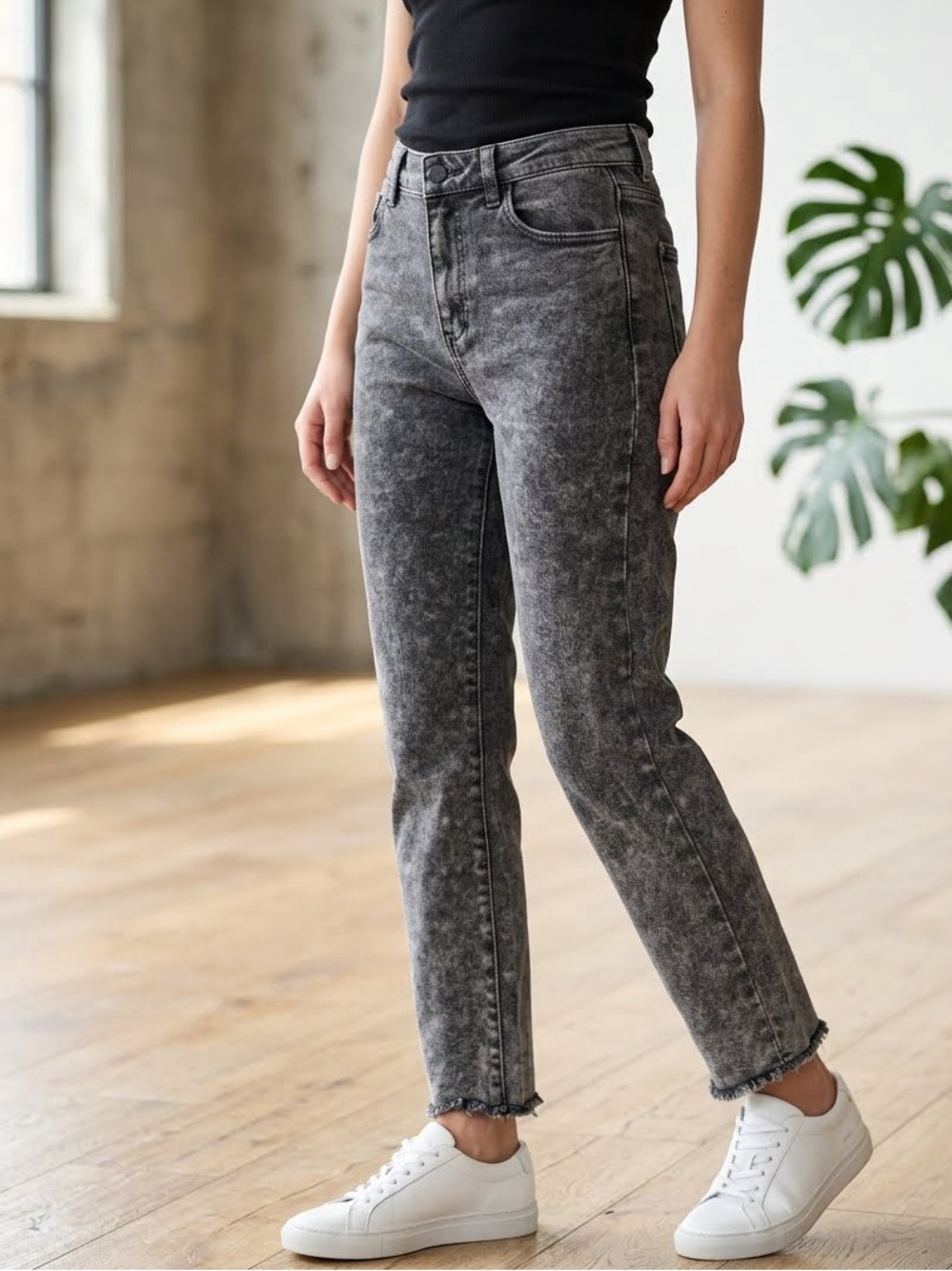 Kendall + Kylie The Icon High Rise Straight Leg Black Acid Wash Jeans Size 28